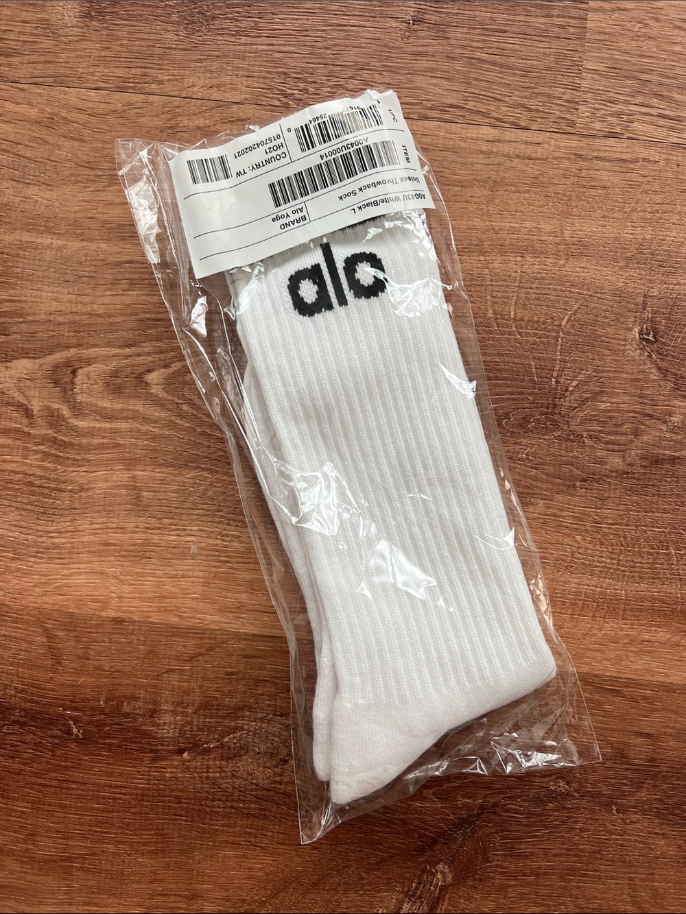 ALO YOGA Throwback Socks Size Large RT $34 Unisex